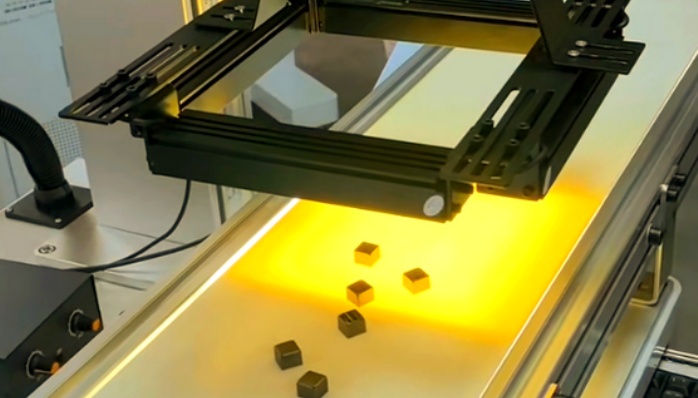 替代传统治具的视觉定位打标方案：高精度与灵活性的革新