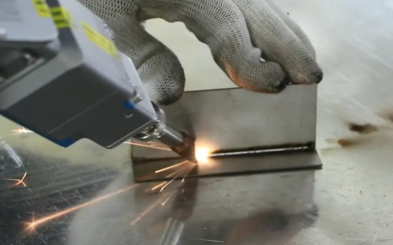 光纤激光焊接自动化产线：推动制造业高效与精准革命