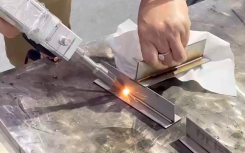 光纤激光焊接机oem定制：满足个性化工业需求