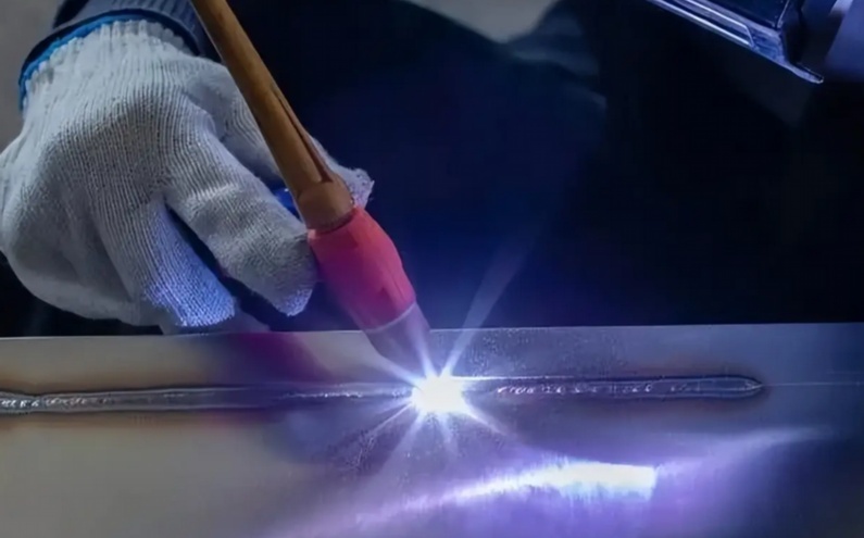 激光焊接接头强度不够的原因与九游会官网登录入口网页的解决方案