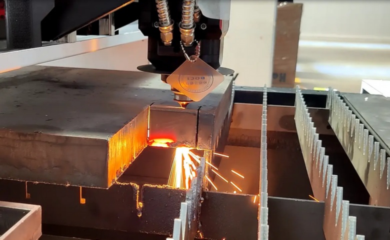 铝基板机在车规电子与照明铝基板的场景对比