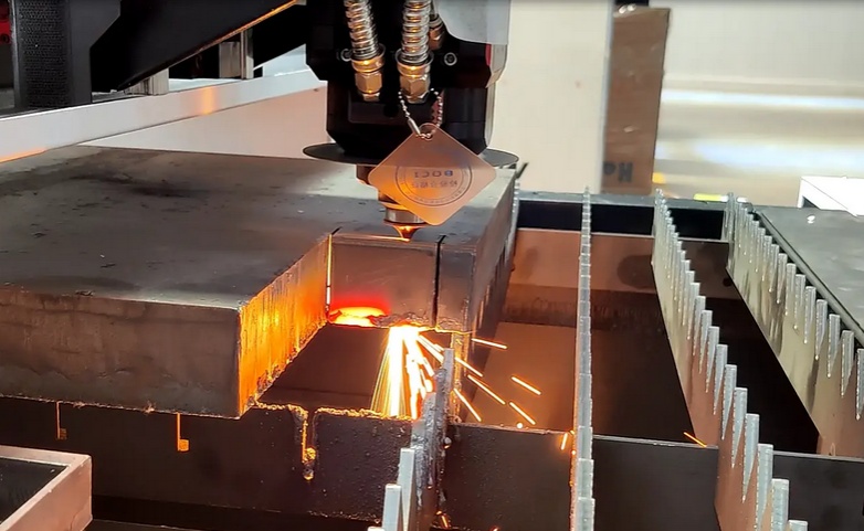 光纤激光切割机vs铝基板机：led灯饰铝基板加工哪种好