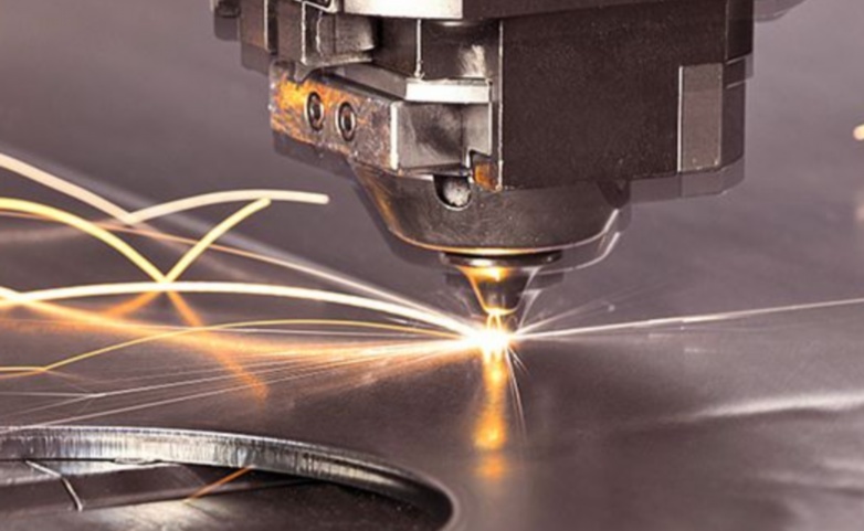 紫外皮秒激光切割机vs精密激光切割机：蓝宝石盖板切割场景对比