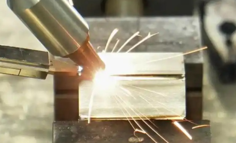 脉冲与连续光纤焊接：熔深与热输入对比分析